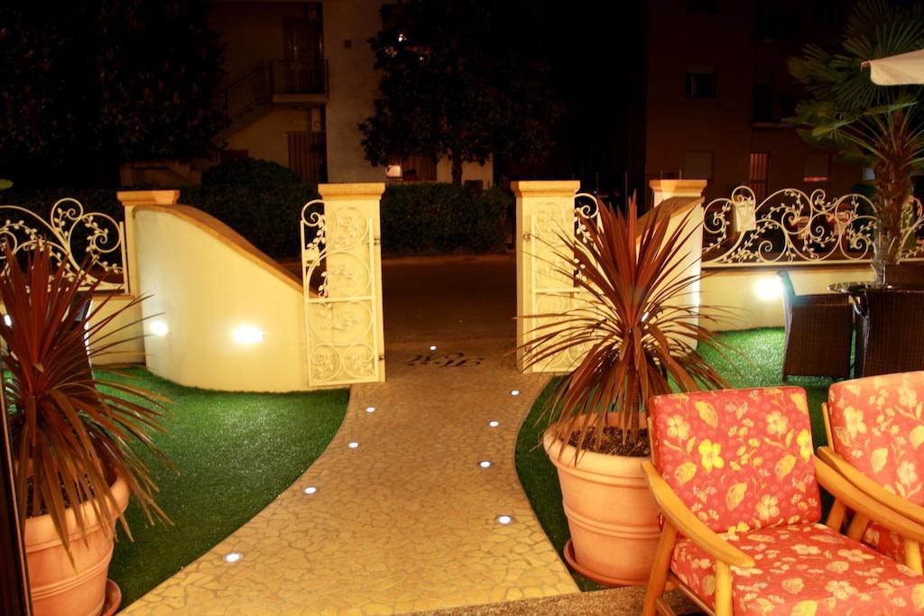 Hotel Monica Cervia Kültér fotó