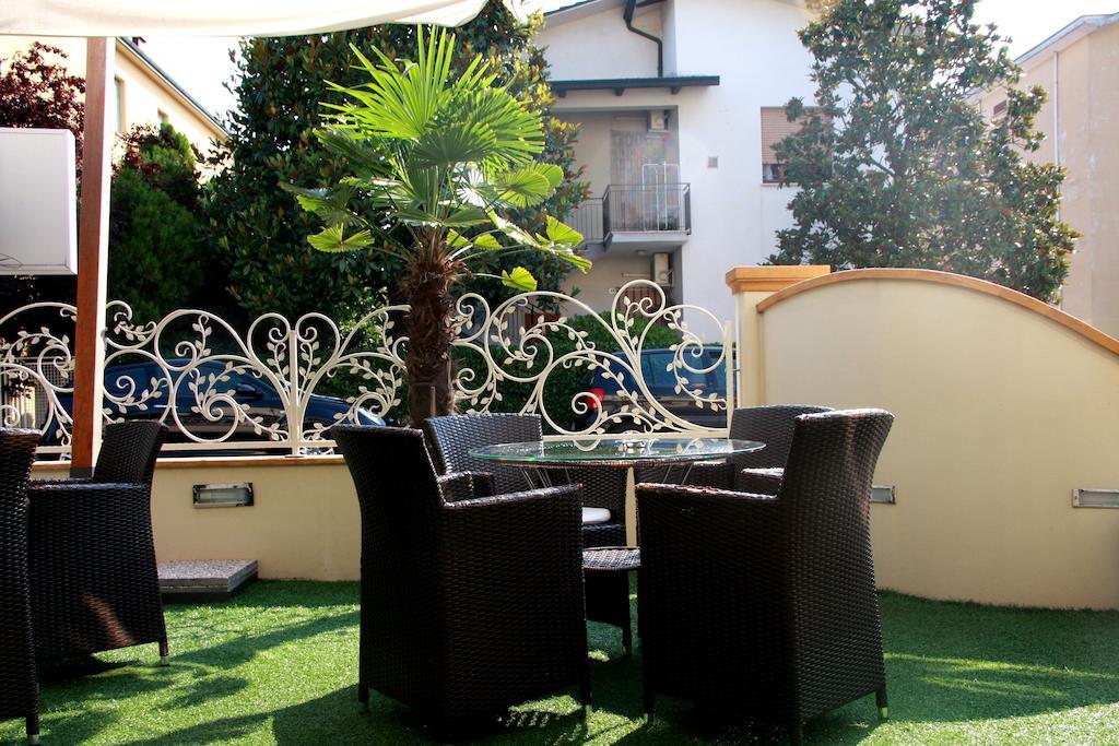 Hotel Monica Cervia Kültér fotó
