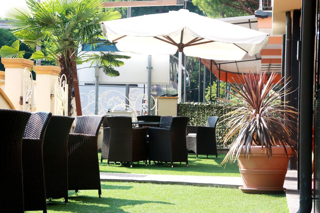 Hotel Monica Cervia Kültér fotó